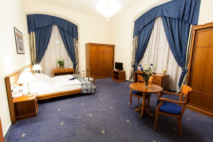 TRIPLE DELUXE Room