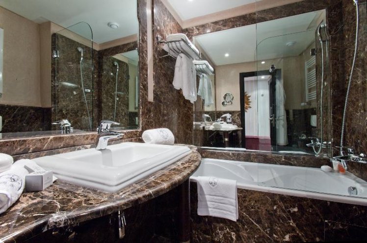 SUITE DELUXE Room