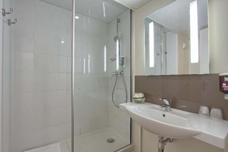 TRIPLE STANDARD Room