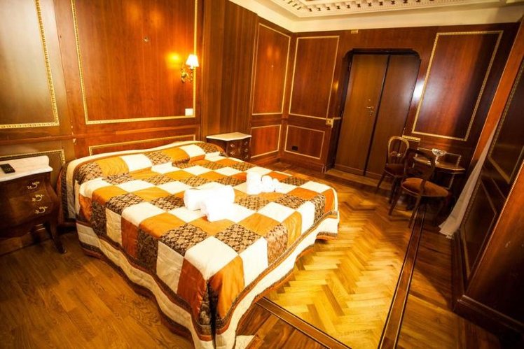 SUITE KING SIZE BED Room