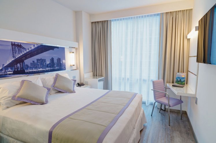 DOUBLE DELUXE KING BED Room