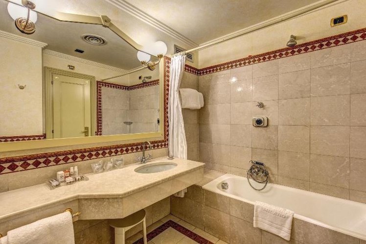 DOUBLE SUPERIOR Room