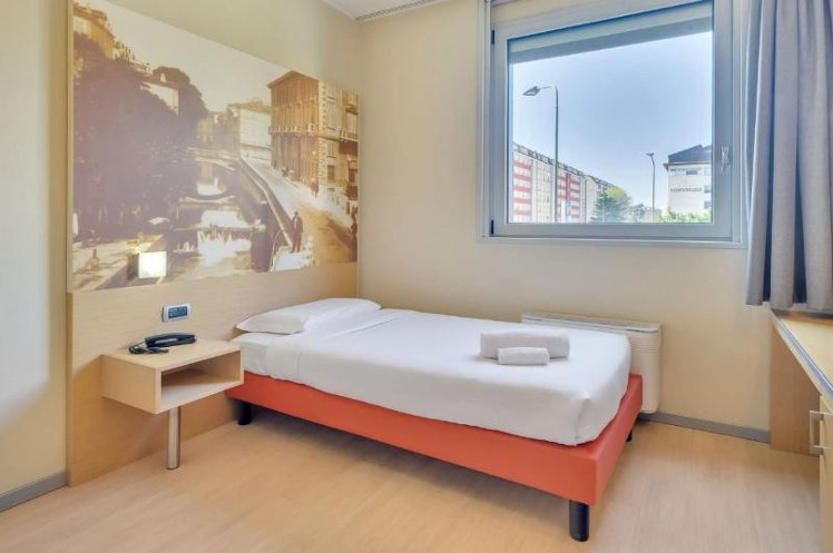 SINGLE Accessible Room