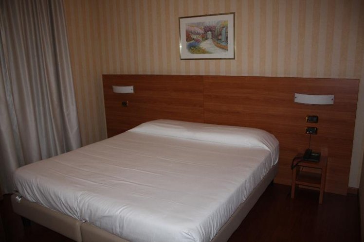 DOUBLE STANDARD Room