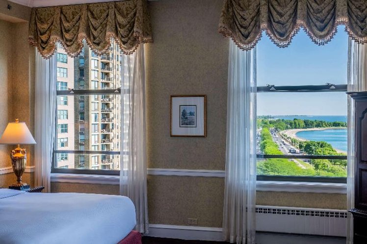 DOUBLE LAKE VIEW Room