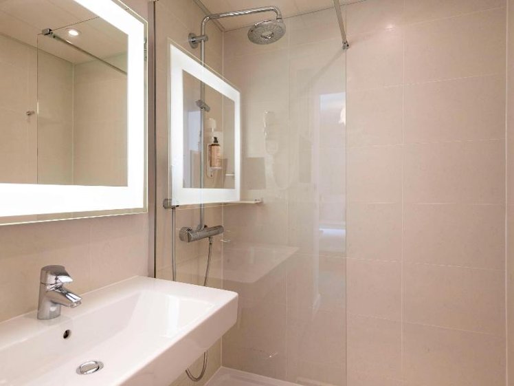 DOUBLE WITH DOUBLE BED Room