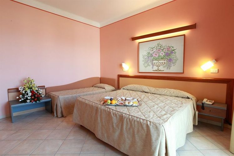 TRIPLE STANDARD Room