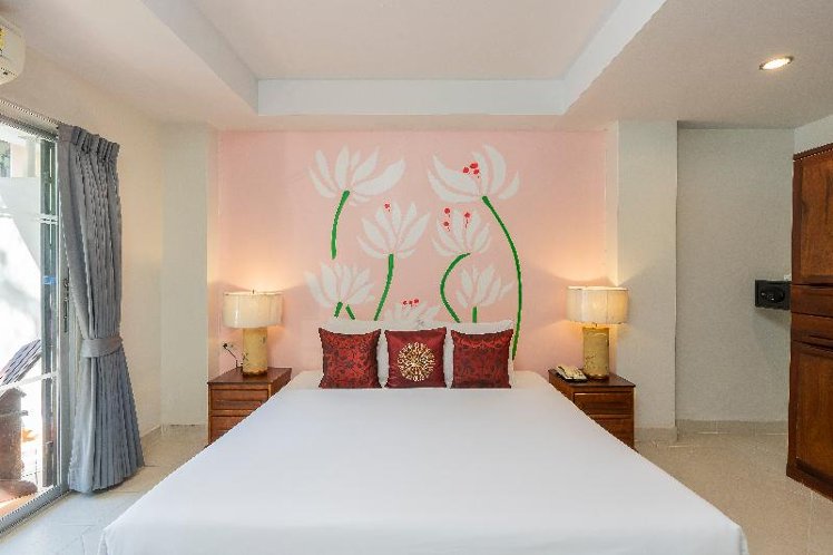 DOUBLE POOL VIEW Room