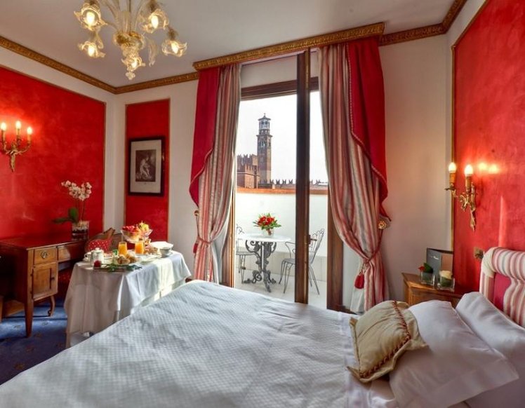 JUNIOR SUITE STANDARD Room