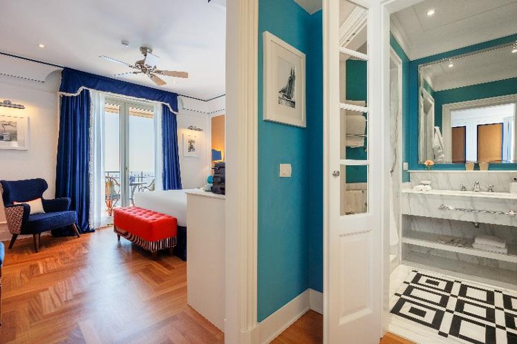 DOUBLE DELUXE WITH BALCONY Room