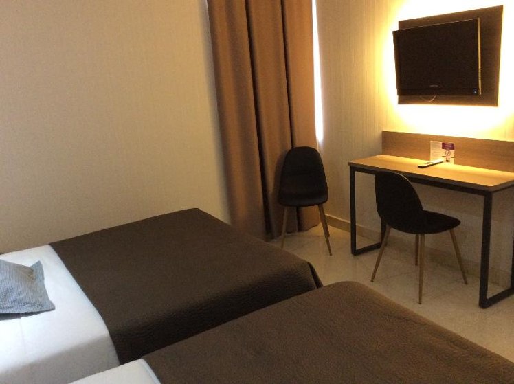 TRIPLE STANDARD Room