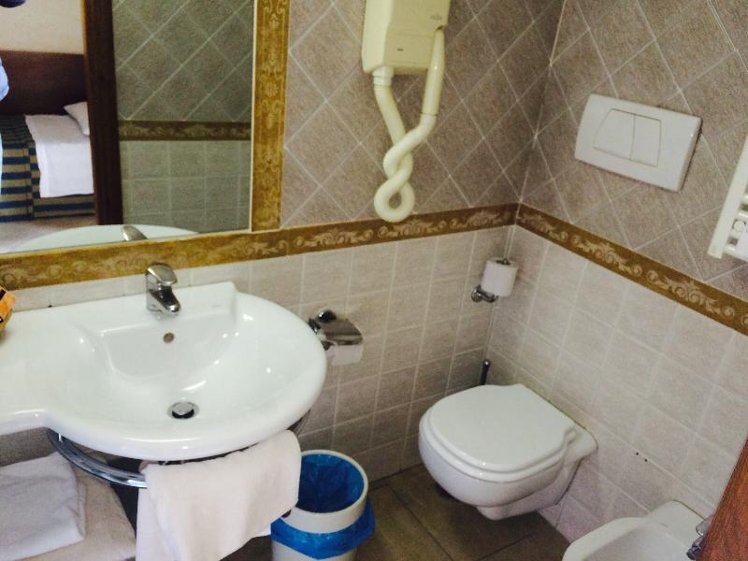 SINGLE STANDARD Room
