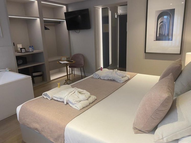 Double or Twin DELUXE Room