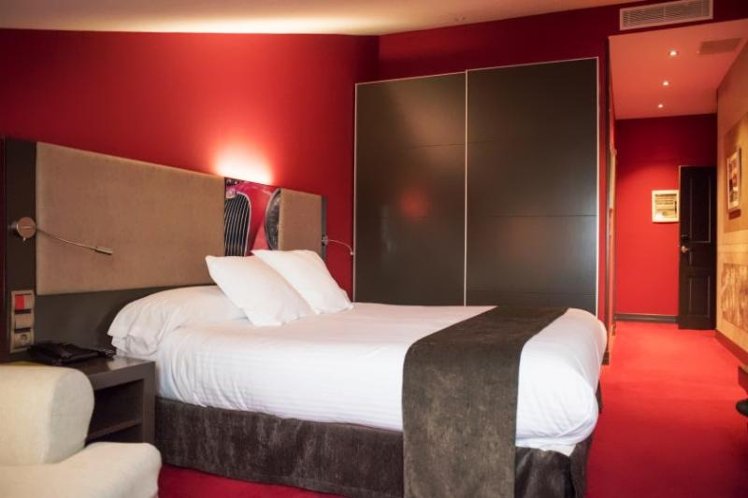 DOUBLE STANDARD Room