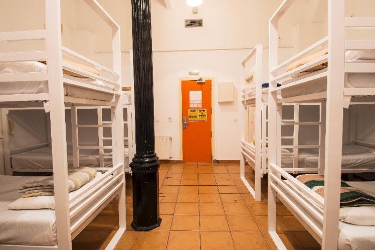 Bed in dormitory CAPACITY 8 WITH SHARED BATHROOM Room
