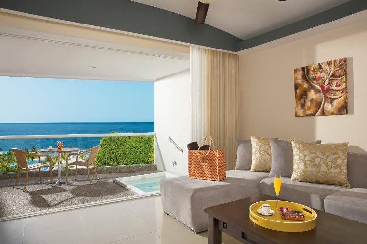 JUNIOR SUITE CLUB OCEAN VIEW Room