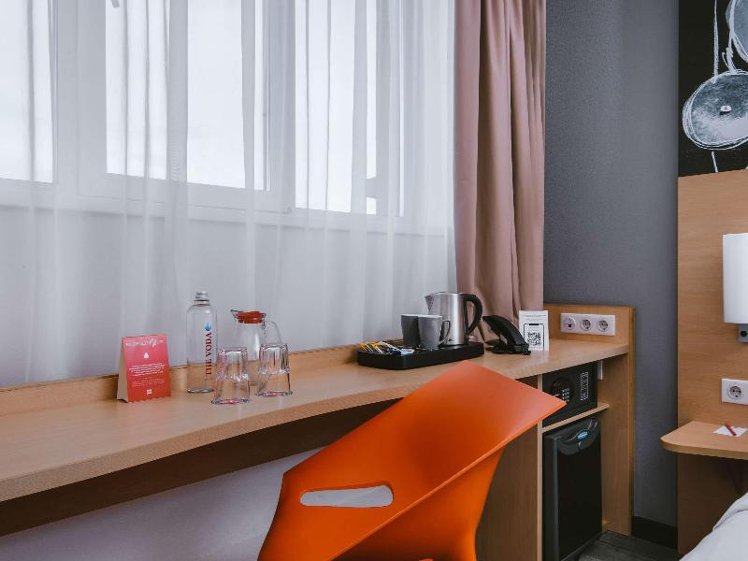 DOUBLE PREMIUM KING BED Room