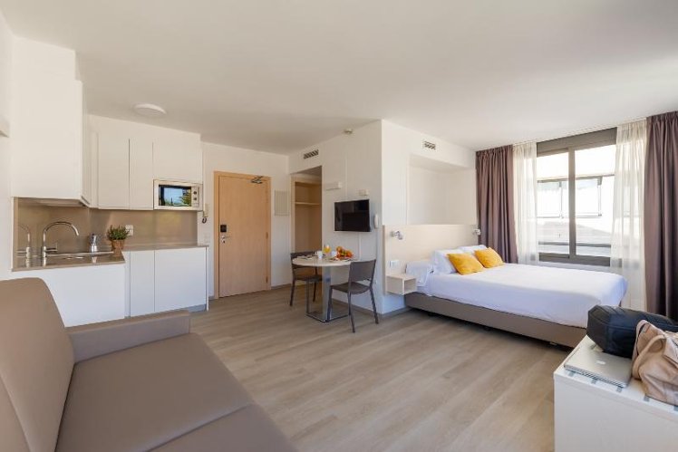 STUDIO POOL VIEW Room