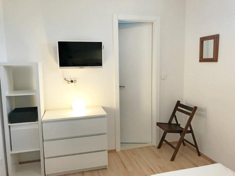 Apartments and Rooms Mladenka