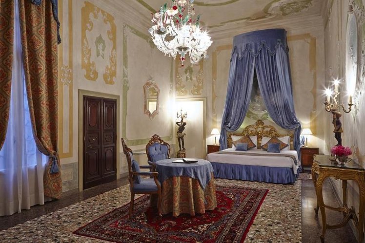 JUNIOR SUITE STANDARD Room
