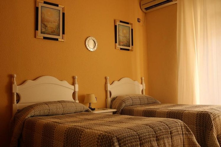 DOUBLE SINGLE USE WITH DOUBLE BED Room