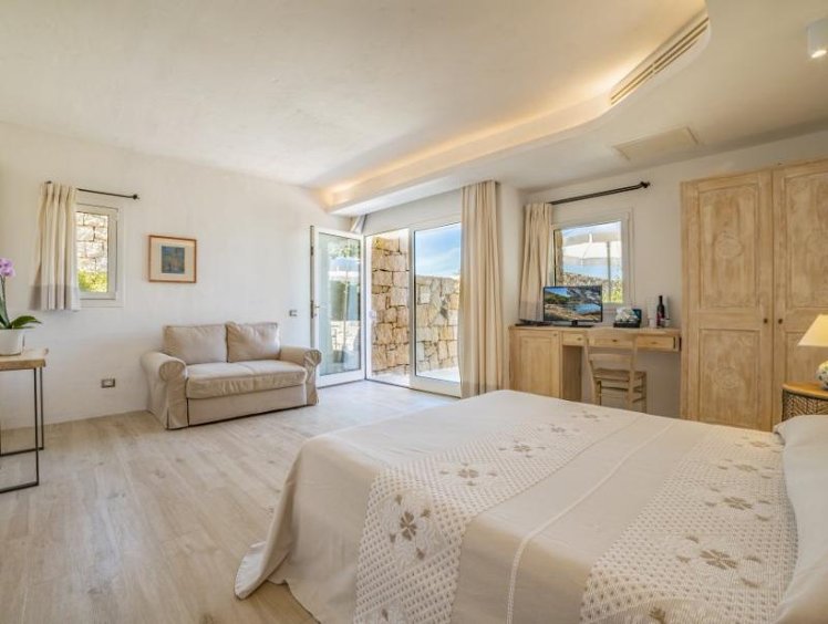 JUNIOR SUITE STANDARD Room