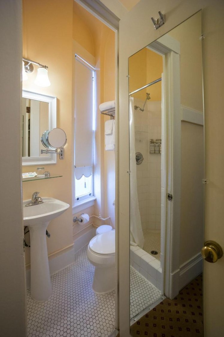DOUBLE KING SIZE BED Room