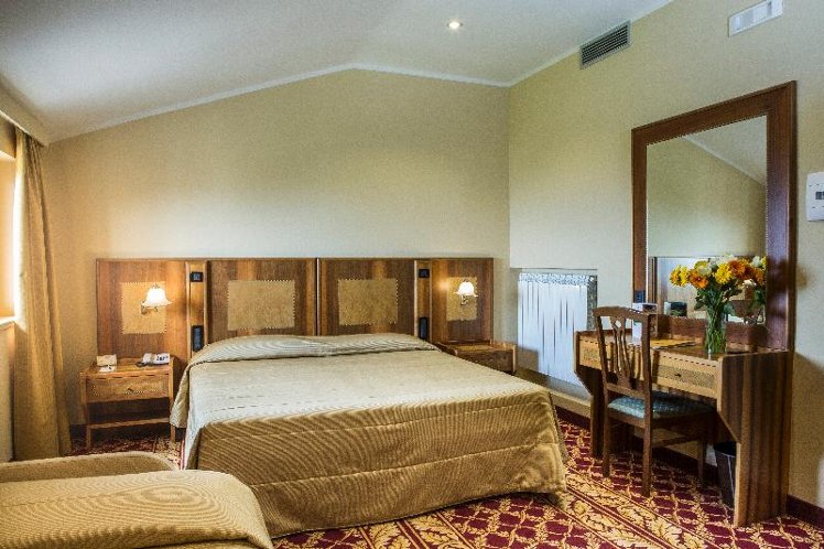 TRIPLE STANDARD Room