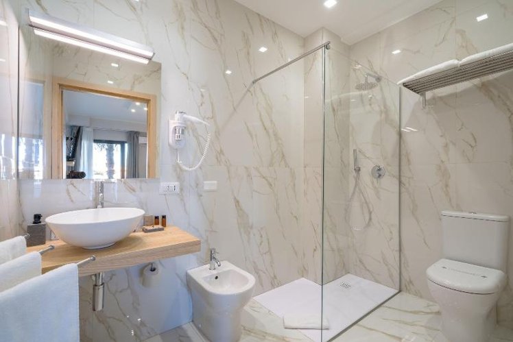 DOUBLE PARTIAL SEA VIEW Room