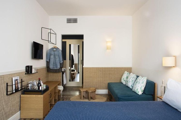 TRIPLE PREMIER Room
