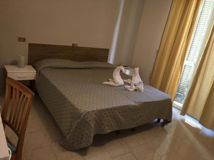 TRIPLE STANDARD Room