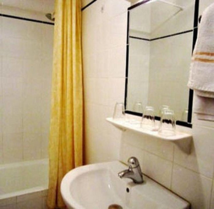 SINGLE STANDARD Room
