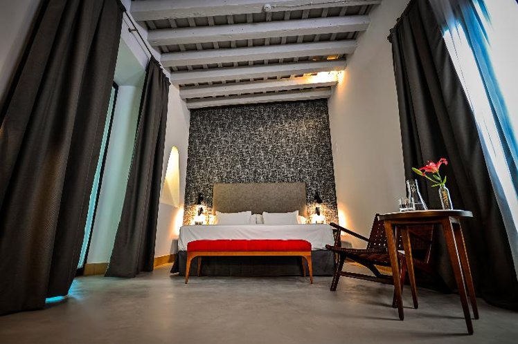 DOUBLE DELUXE ONE BED Room