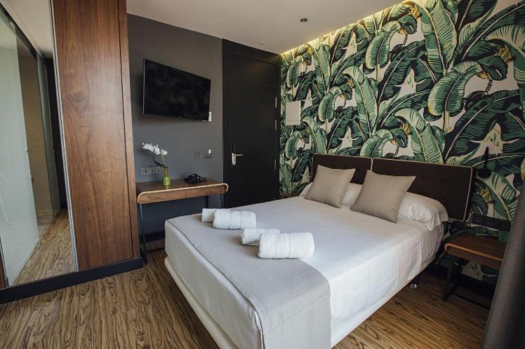 SINGLE WITH BALCONY Room