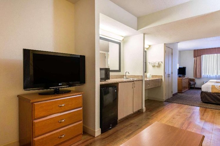 SUITE TWO QUEEN BEDS NON SMOKING Room