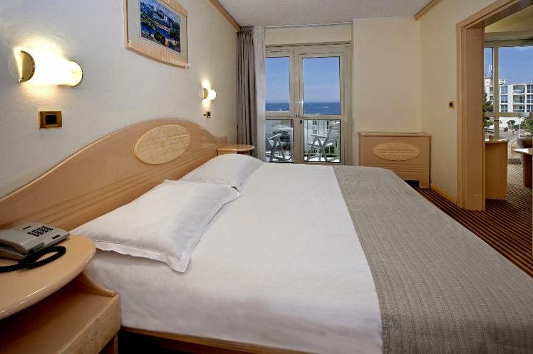 DOUBLE SIDE SEA VIEW WITH BALCONY Room
