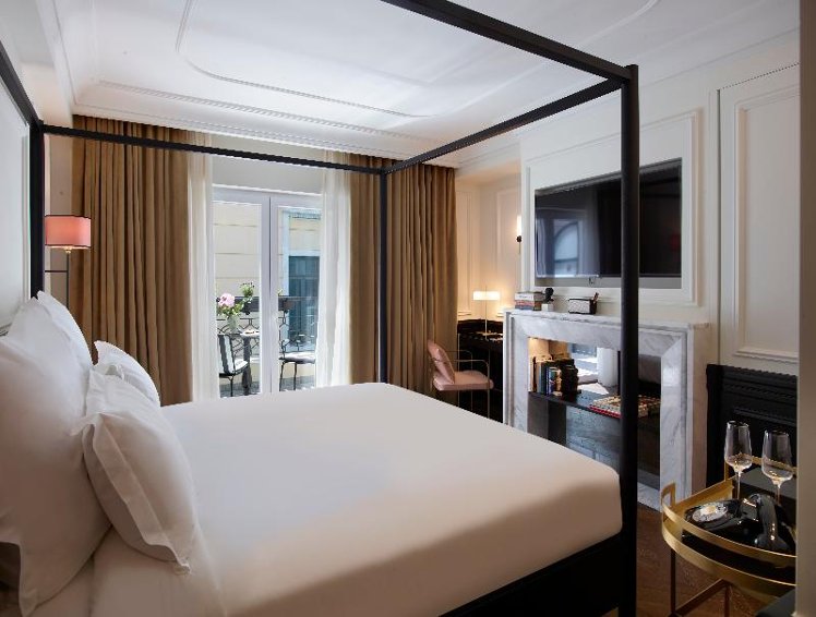 DOUBLE DELUXE WITH BALCONY Room