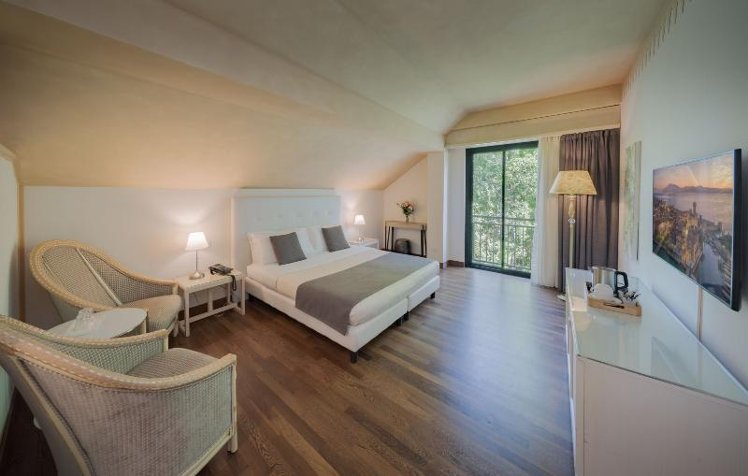 DOUBLE KING SIZE BED Room