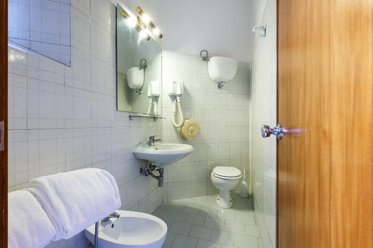 SINGLE STANDARD Room