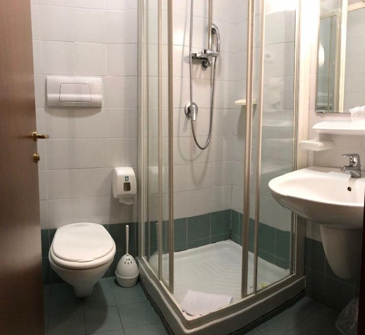 SINGLE STANDARD Room
