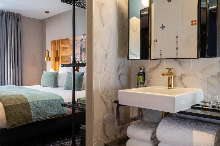 DOUBLE SUPERIOR Room