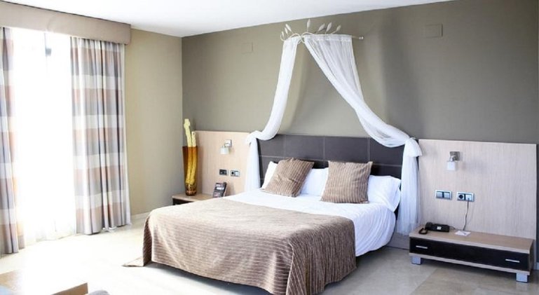 JUNIOR SUITE STANDARD Room