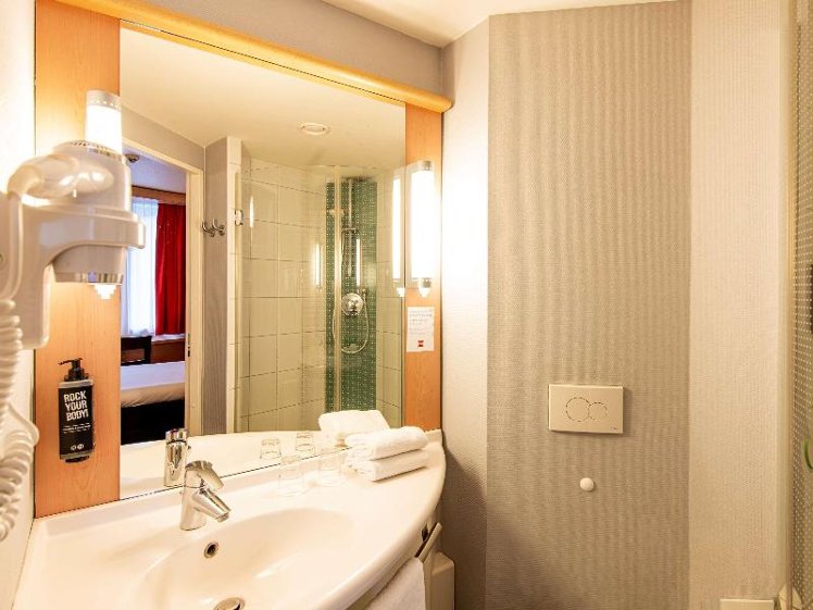 DOUBLE PREMIUM KING BED Room