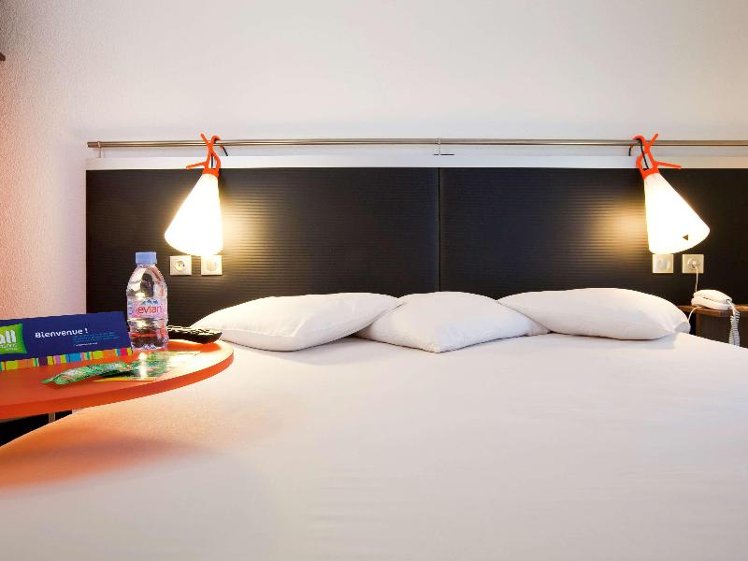 DOUBLE WITH DOUBLE BED Room