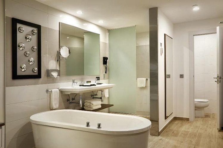 JUNIOR SUITE STANDARD Room