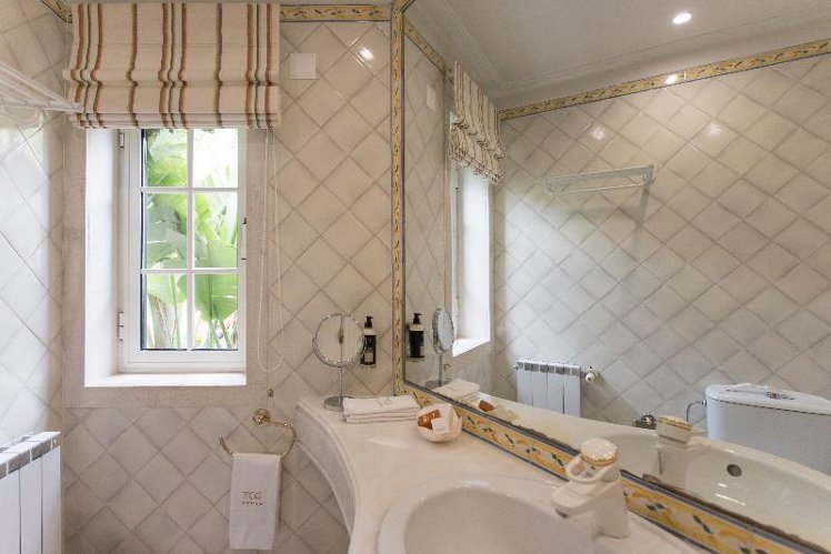 JUNIOR SUITE STANDARD Room
