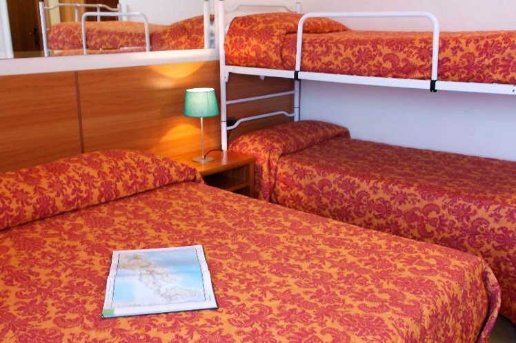 QUADRUPLE STANDARD Room
