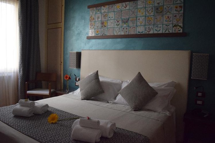 JUNIOR SUITE STANDARD Room