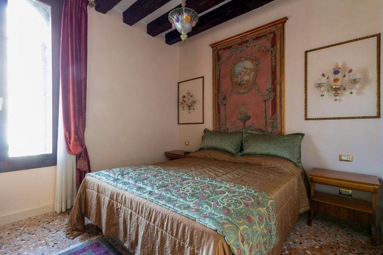 DOUBLE STANDARD Room