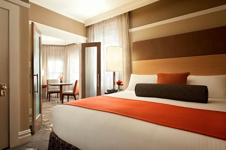 SUITE KING SIZE BED Room